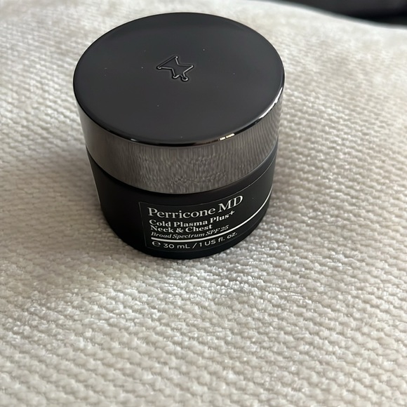 NWT Perricone MD Cold Plasma Plus + Neck & Chest Broad Spectrum SPF 25 NEW - Picture 3 of 4